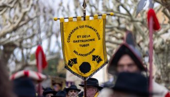 ban des truffes confrérie porte drapeau